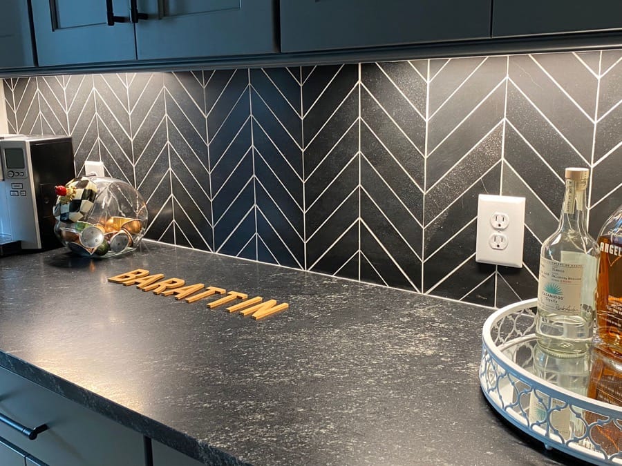 black kitchen backsplash